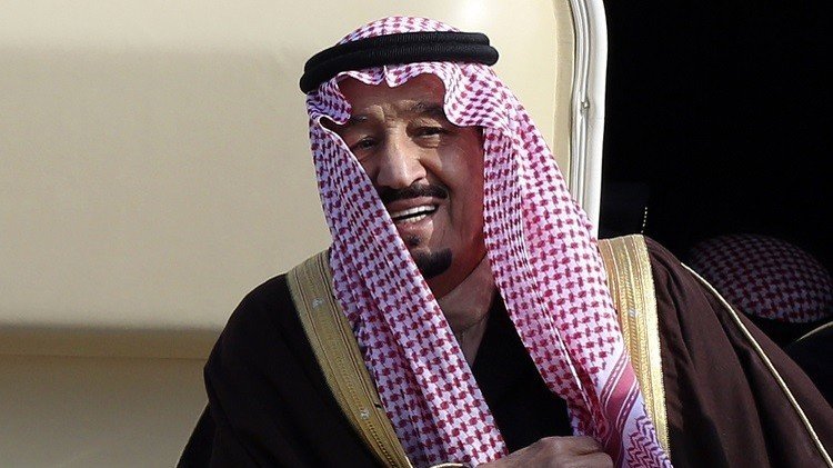 الملك سلمان يأمر بفتح تحقيق عقب الفيضانات التي اجتاحت مدينة جدة