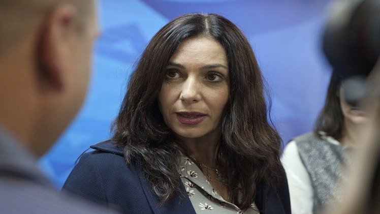 وزيرة تبحث عن "عريس"