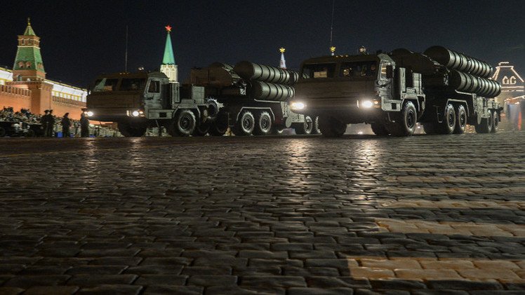روسيا تبدأ توريد صواريخ "إس-300" لإيران