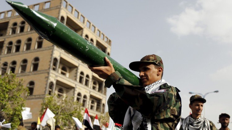 الحوثيون يستهدفون جازان السعودية بصواريخ محلية الصنع