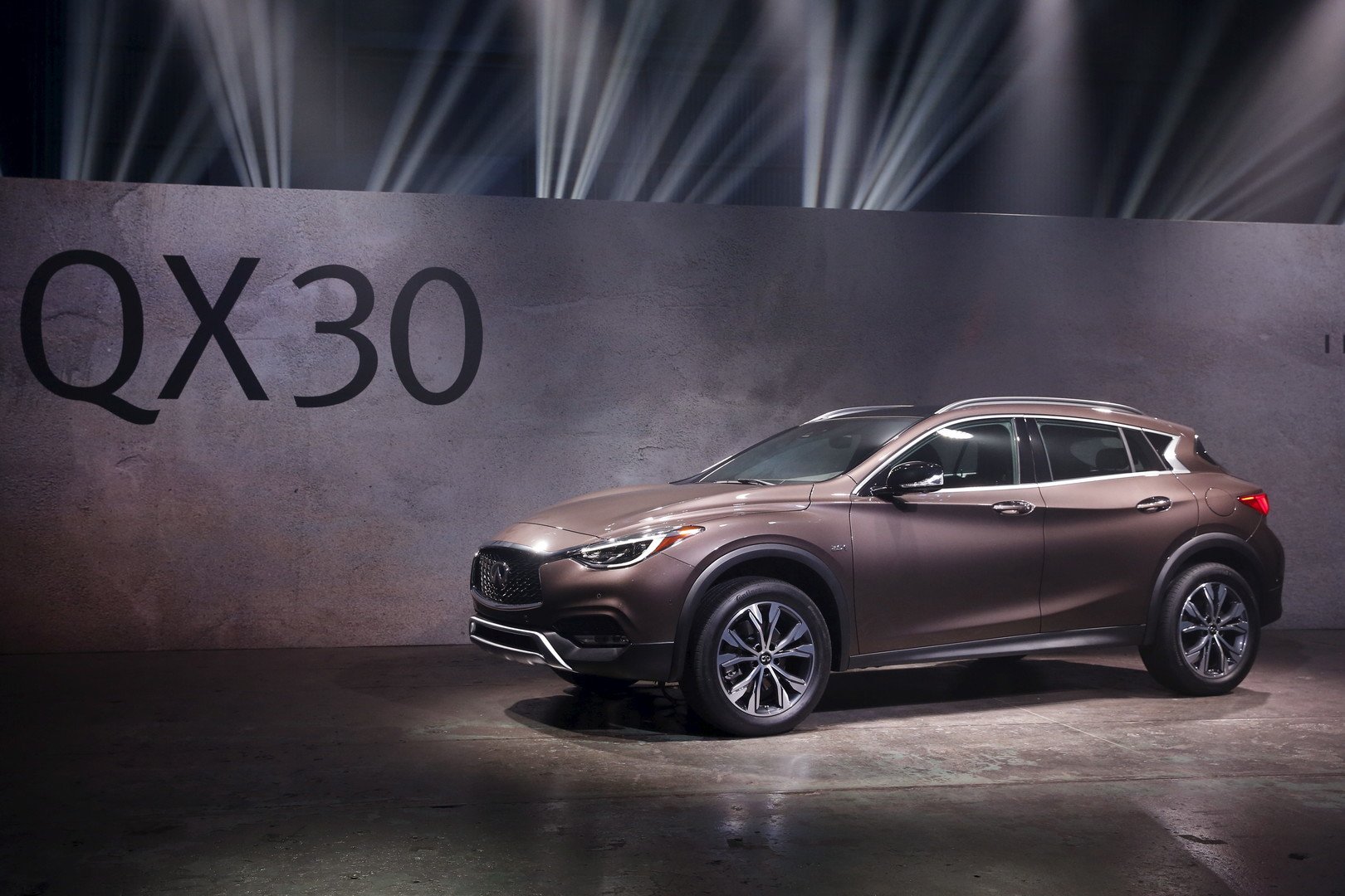 معرض لوس أنجلس للسيارات يرفع الستار عن سيارة Infiniti QX30 التي ستطرح في السوق عام 2017