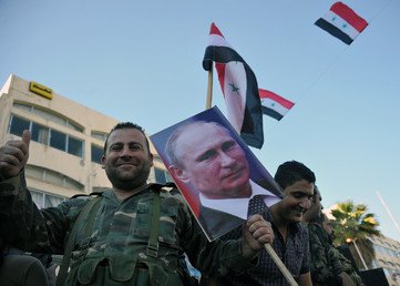 جنود الجيش السوري المشاركون في التظاهرة