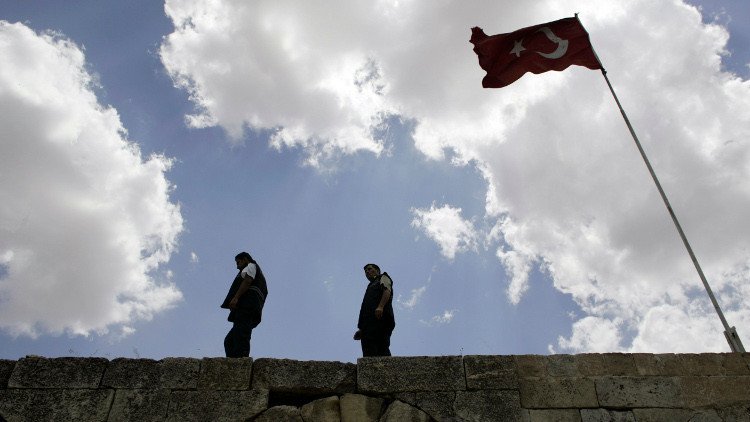 صحفي تركي: السلطات التركية تسمح بعالجة مسلحي "النصرة" في البلاد
