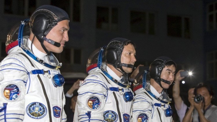 3 رواد فضاء يعودون من المحطة الفضائية الدولية 