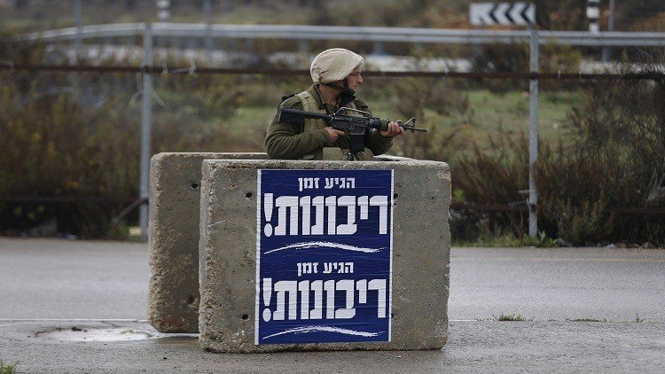 الجيش الإسرائيلي يصيب فتاة فلسطينية بحجة تنفيذها عملية طعن بالخليل