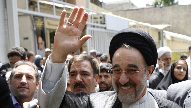 رئيس تحرير صحيفة يمثل أمام القضاء الإيراني بسبب نشره صورة خاتمي