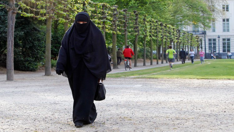بلجيكا.. سجن إمرأة 18 شهرا بعد رفضها نزع النقاب