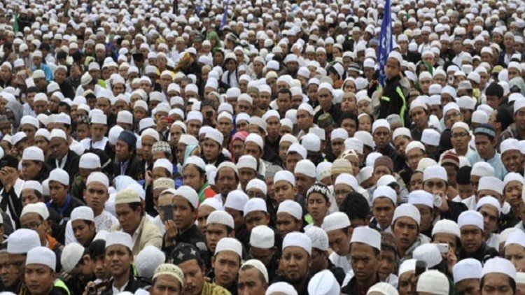 المسلمون يحتفلون بالمولد النبوي الشريف للمرة الثانية في 2015  