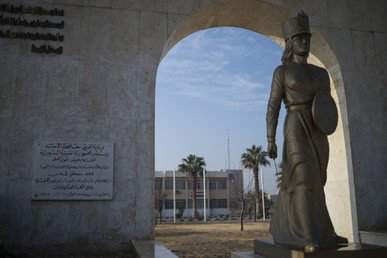 تمثال  في الأكاديمية العسكرية