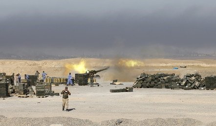 تقدم كبير للقوات العراقية في حربها ضد "داعش": على الرغم من استمرار "داعش" بالسيطرة على مناطق واسعة من العراق، منذ يونيو/حزيران 2014، إلا أن العام 2015 شهد تقدما واضحا للقوات العراقية الحكومية بدعم من الحشد الشعبي وكذلك البيشمركة الكردية، وكان أبرز الانجازات تحرير مدن تكريت وبيجي وسنجار.