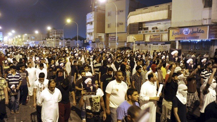 بالفيديو.. حرق القنصلية السعودية في مدينة مشهد الإيرانية
