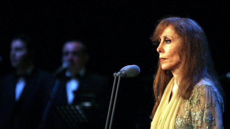  فيروز تهنئ معجبيها بالعام الجديد (فيديو)