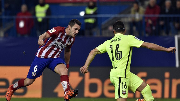 أتلتيكو مدريد ينتزع صدارة الليغا من برشلونة 
