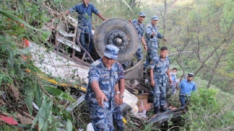 مقتل 13 شخصا بسقوط حافلة في مستنقع شمال شرق الهند