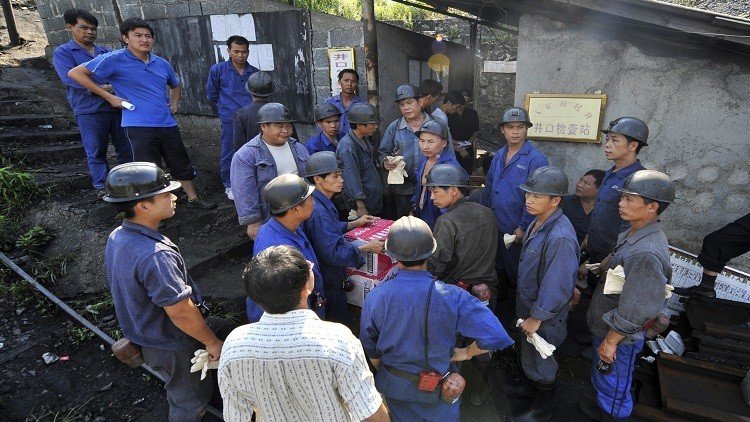 مقتل 11 شخصا بانهيار في منجم صيني