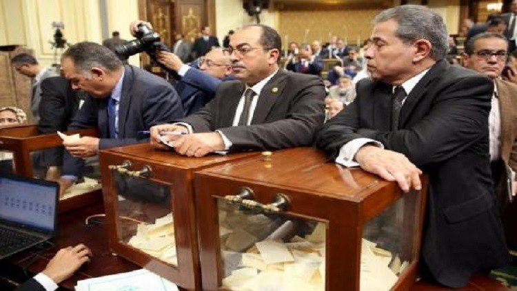  انتهاء أولى جلسات برلمان مصر الجديد بانتخاب عبد العال رئيسا لمجلس النواب