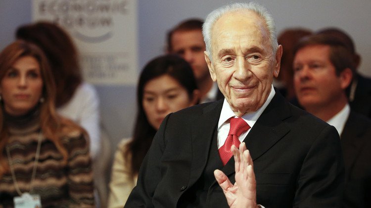 بيريز في المستشفى بعد إصابته بأزمة قلبية