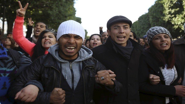 تونس.. مقتل شرطي في احتجاجات مطالبة بالتشغيل