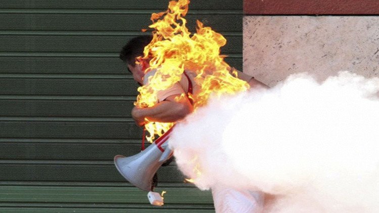 لاجئ سوري يشعل النار بجسده في هولندا
