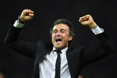 الإسباني لويس إنريكي، مدرب برشلونة، يحصل على جائزة أفضل مدرب في العالم لعام 2015 لفرق الرجال