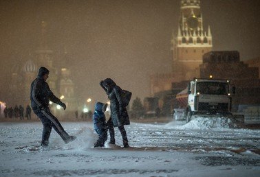 العاصفة الثلجية تضرب الساحة الحمراء