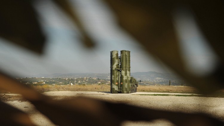 إسرائيل تنشر صورا فضائية لمطار "حميميم" بسوريا