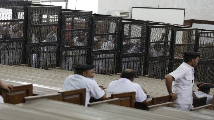 مصر .. إلغاء حكم بإعدام 149 شخصا من الإخوان
