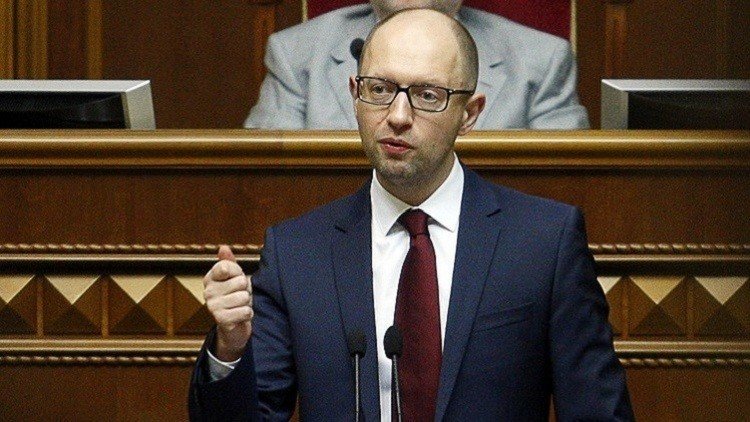 رئيس الوزراء الأوكراني يهدد بالاستقالة 
