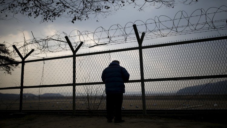 بيونغ يانغ تطرد العاملين الكوريين الجنوبيين من مجمع كيسونغ الصناعي