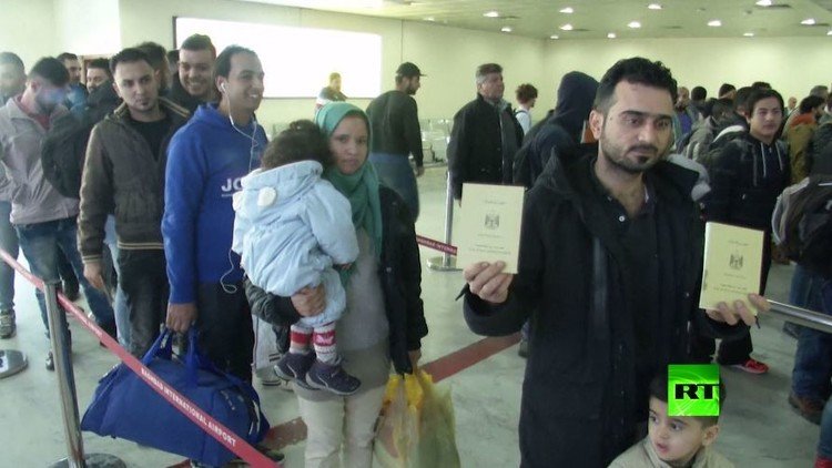 بالفيديو.. أكثر من مئة لاجئ عراقي يعودون من أوروبا