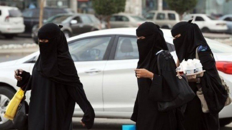 السعودية توقف المعتدين على فتاة "النخيل مول"