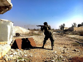 عسكري في الجيش السوري الذي بدأ اقتحام بلدة عثمان في محافظة درعا