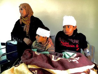 طفلان أصيبا نتيجة لقصف مدفعي على مدينة درعا السورية من قبل إرهابيين
