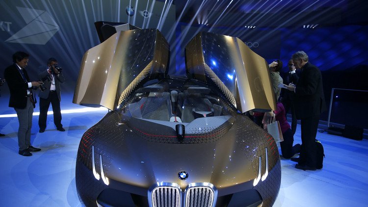100 عام على العملاق BMW .. من محركات الطائرات إلى صناعة السيارات