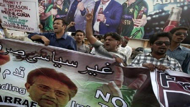 برويز مشرف يغادر باكستان لتلقي العلاج 