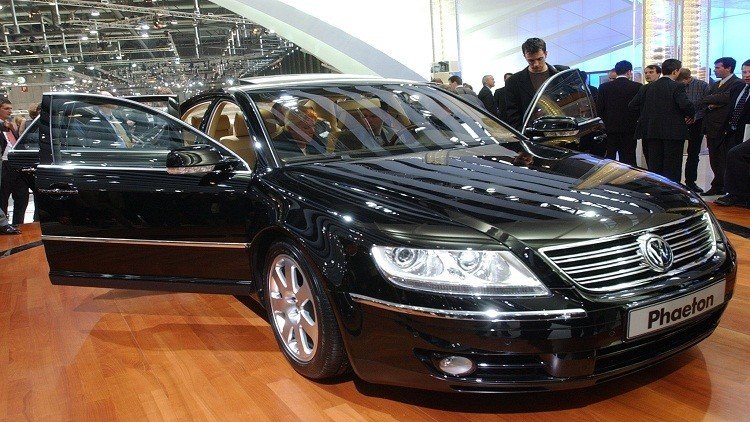 "فولسفاغن" توقف إنتاج سيارتها "فايتون"