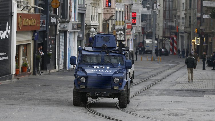  مقتل 3 عناصر من الأجهزة الخاصة  جراء تفجير سيارة مفخخة بجنوب شرق تركيا