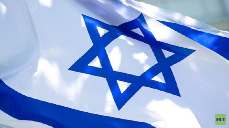 السجن 3 سنوات والغرامة ينتظران الفلسطينيين حال تدنيسهم العلم الإسرائيلي