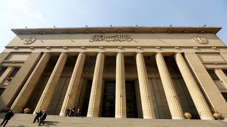 عزل 15 قاضيا أيدوا جماعة الإخوان في مصر