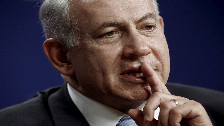 نتنياهو يرفض انتقاد الجندي الاسرائيلي مفجر رأس الفلسطيني الجريح