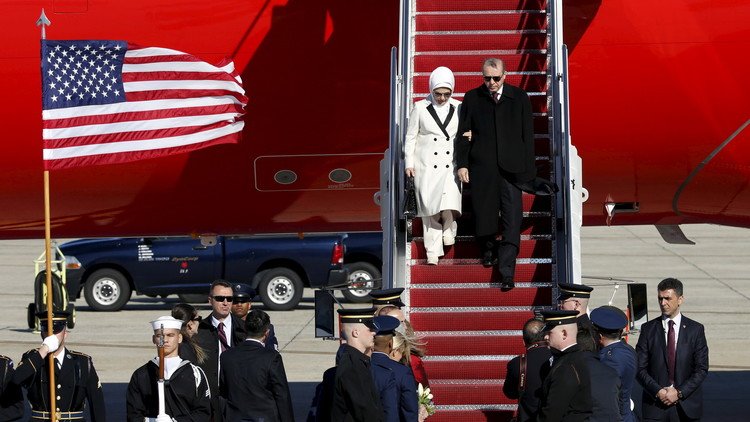 بالفيديو.. صراخ مضحك من قبل حراس أردوغان في أمريكا 