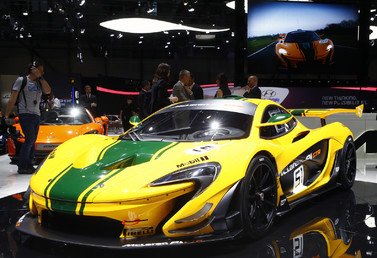 سيارة ماكلارين بي 1 جي تي آر، محرك هجين مزدوج V8، سعة 3.8 لترات، بقوة 986 حصاناً، وسعرها يبلغ 3.06 ملايين دولار. 