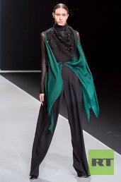 مصمم الأزياء الشهير فالنتين يوداشكين يشارك في فعاليات أسبوع الموضة في موسكو لعام 2016