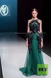 مصمم الأزياء الشهير فالنتين يوداشكين يشارك في فعاليات أسبوع الموضة في موسكو لعام 2016