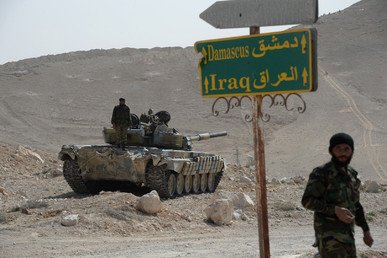 دبابة "تي - 72" تابعة  لقوات صقور الصحراء
