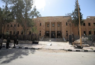 متحف تدمر القومي الذي نهبه الإرهابيون