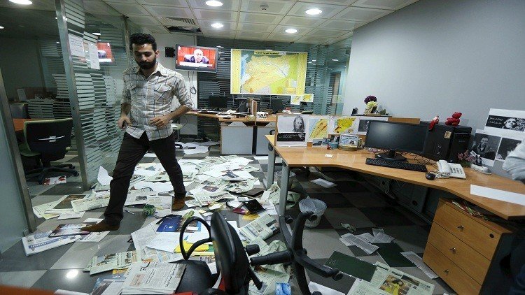 احتجاجا على كاريكاتور "مسيء".. اقتحام مكتب صحيفة الشرق الأوسط السعودية في بيروت 