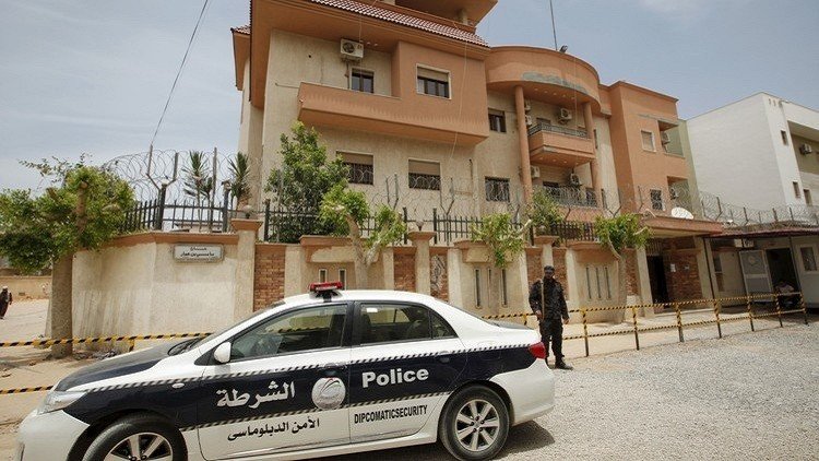 تونس تعيد فتح سفارتها في طرابلس بعد وصول حكومة الوفاق