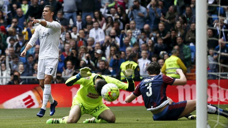 ريال مدريد يكرم إيبار برباعية بعد كبوة فولفسبورغ .. (فيديو)