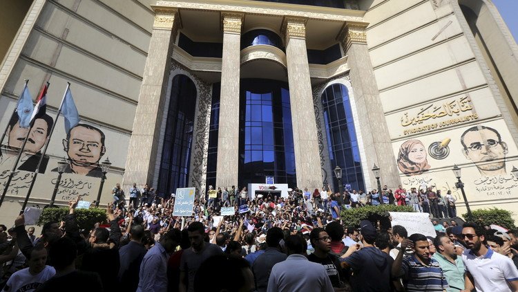 احتجاجات القاهرة تطالب بإسقاط النظام